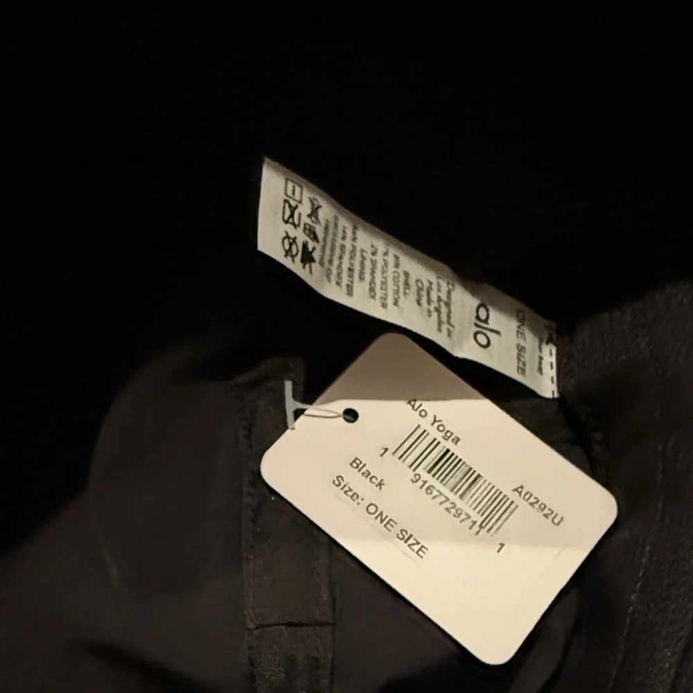 ALO Yoga Classic Black Bucket Hat - Picture 2 of 3